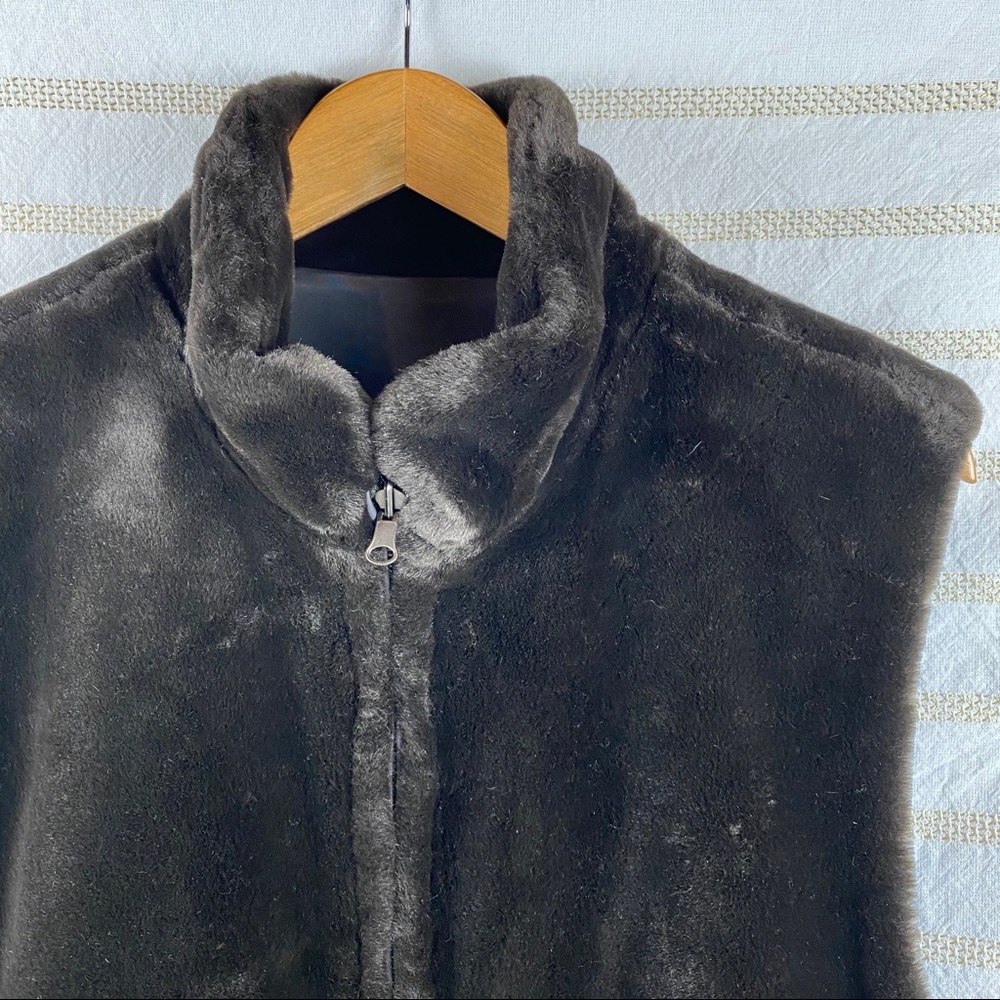 Reversible Faux Fur Vest - Picture 2 of 9